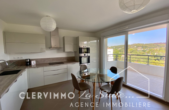 BEAU T2 TERRASSE + GARAGE MEUBLÉ RÉSIDENTIEL/ PISCINE LES CA — photo 2