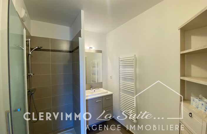BEAU T2 TERRASSE + GARAGE MEUBLÉ RÉSIDENTIEL/ PISCINE LES CA — photo 5
