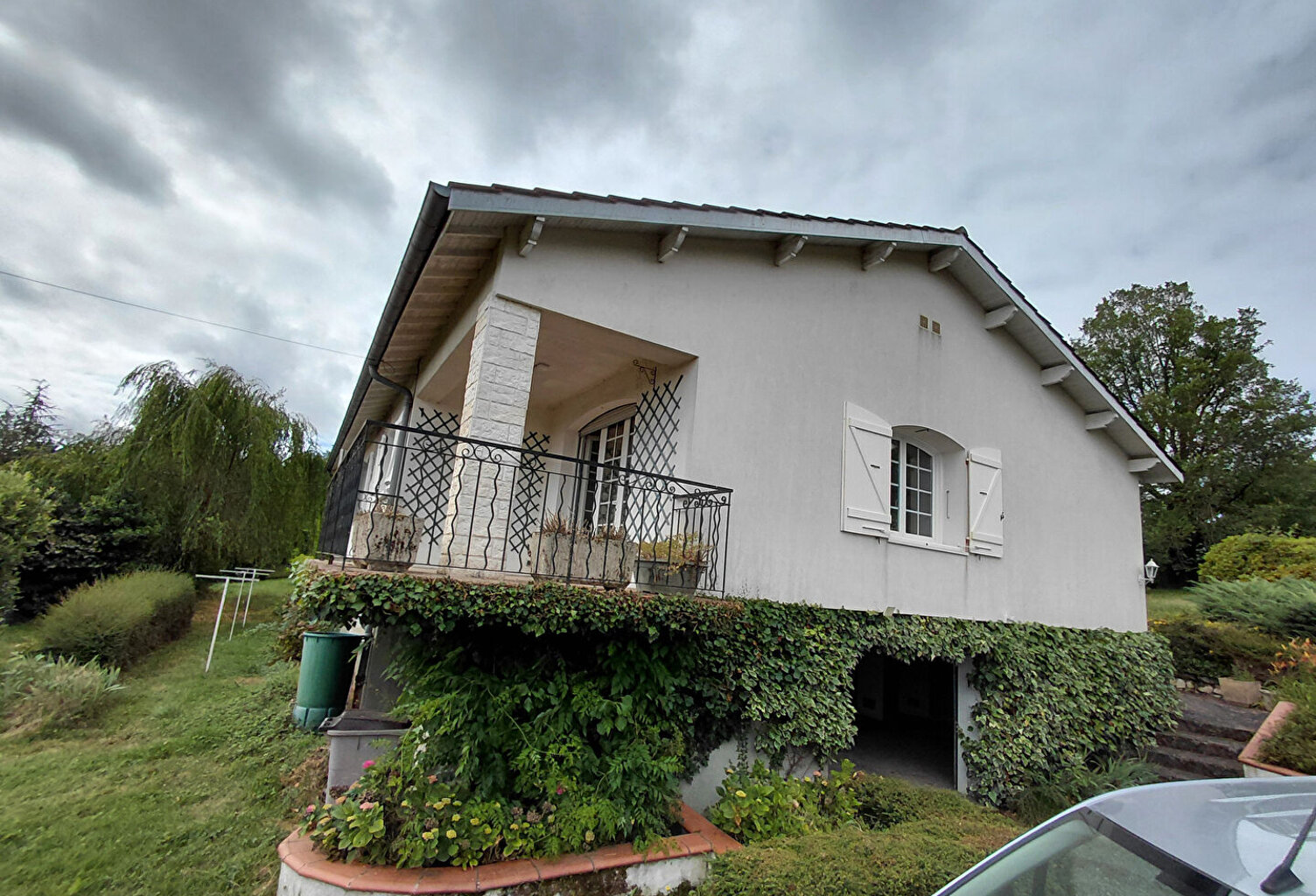 À VENDRE ? MAISON AU C?UR D'UN PARC ARBORÉ — photo 1