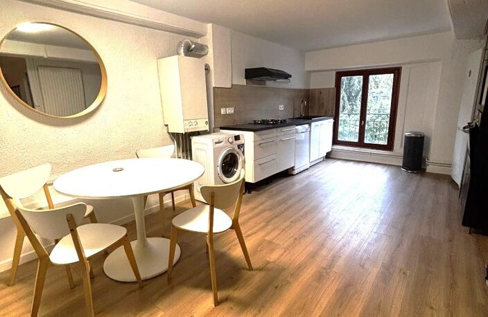 Location appartement 3 pièces 79 m² à Lyon 2 (69002) — photo 2