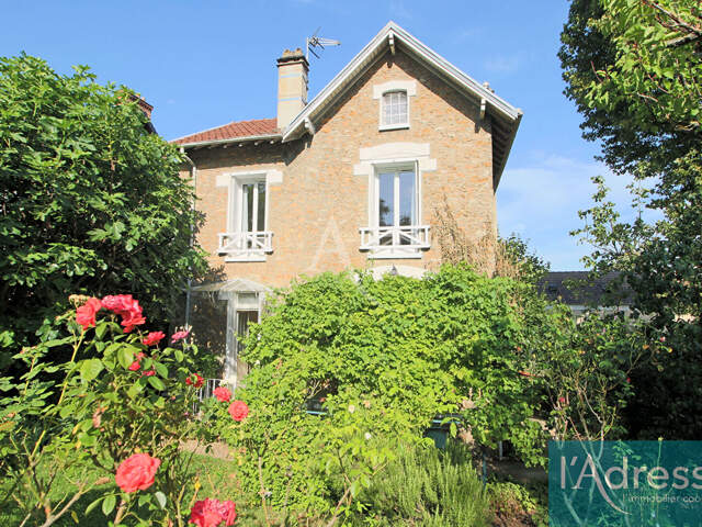 Pour les amoureux des maisons en meulière entièrement individuelles ! — photo du bien