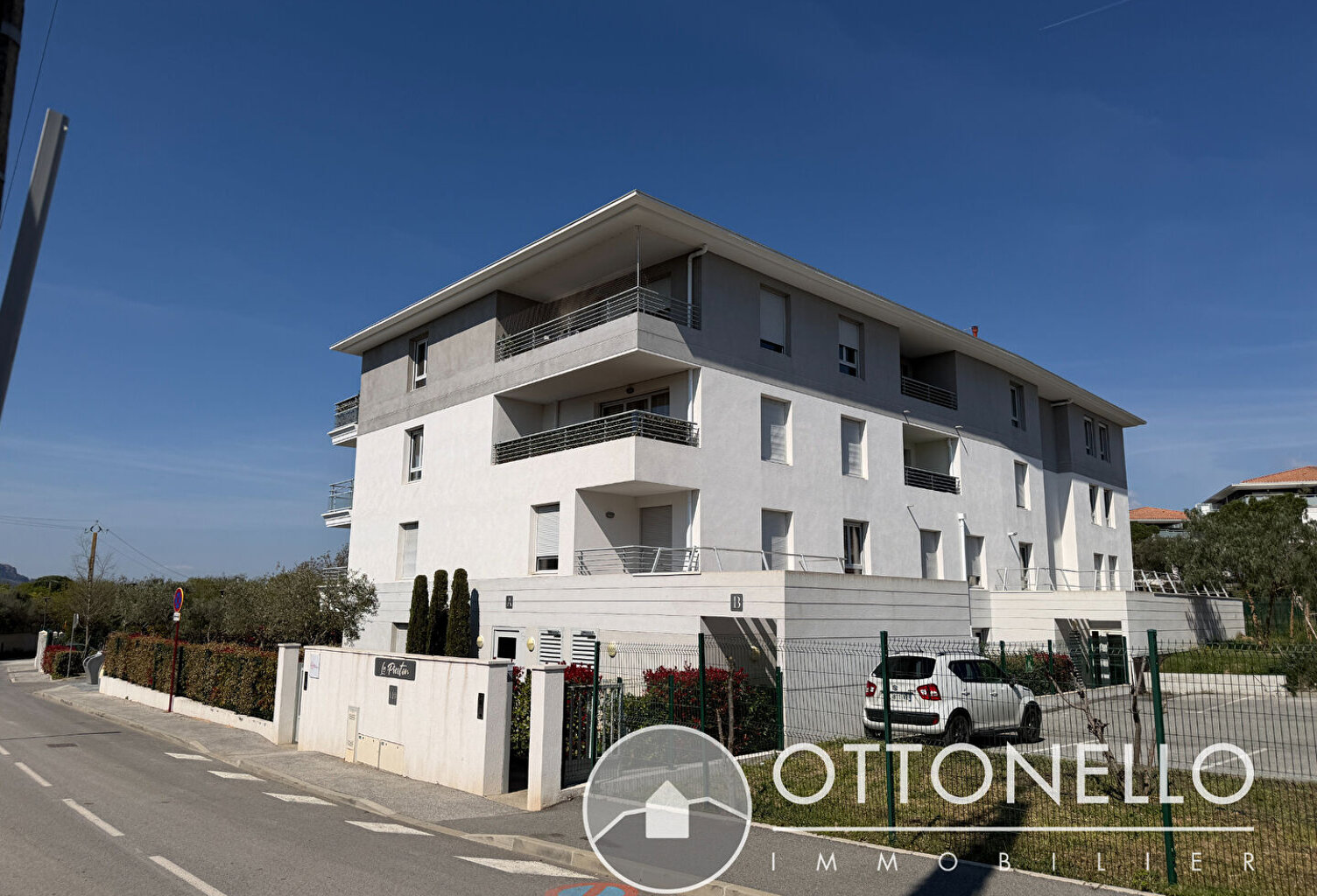 PUGET SUR ARGENS : Appartement récent 2 pièces avec terrasse et parking — photo 1