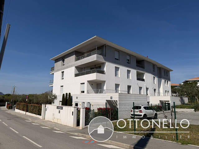 PUGET SUR ARGENS : Appartement récent 2 pièces avec terrasse et parking — photo du bien