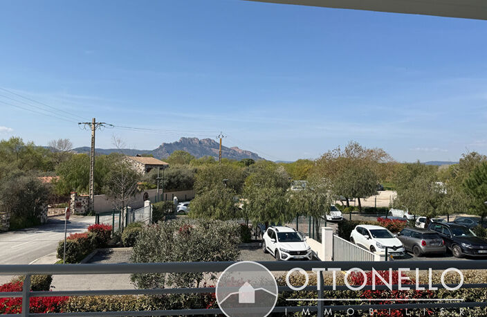 PUGET SUR ARGENS : Appartement récent 2 pièces avec terrasse et parking — photo 2