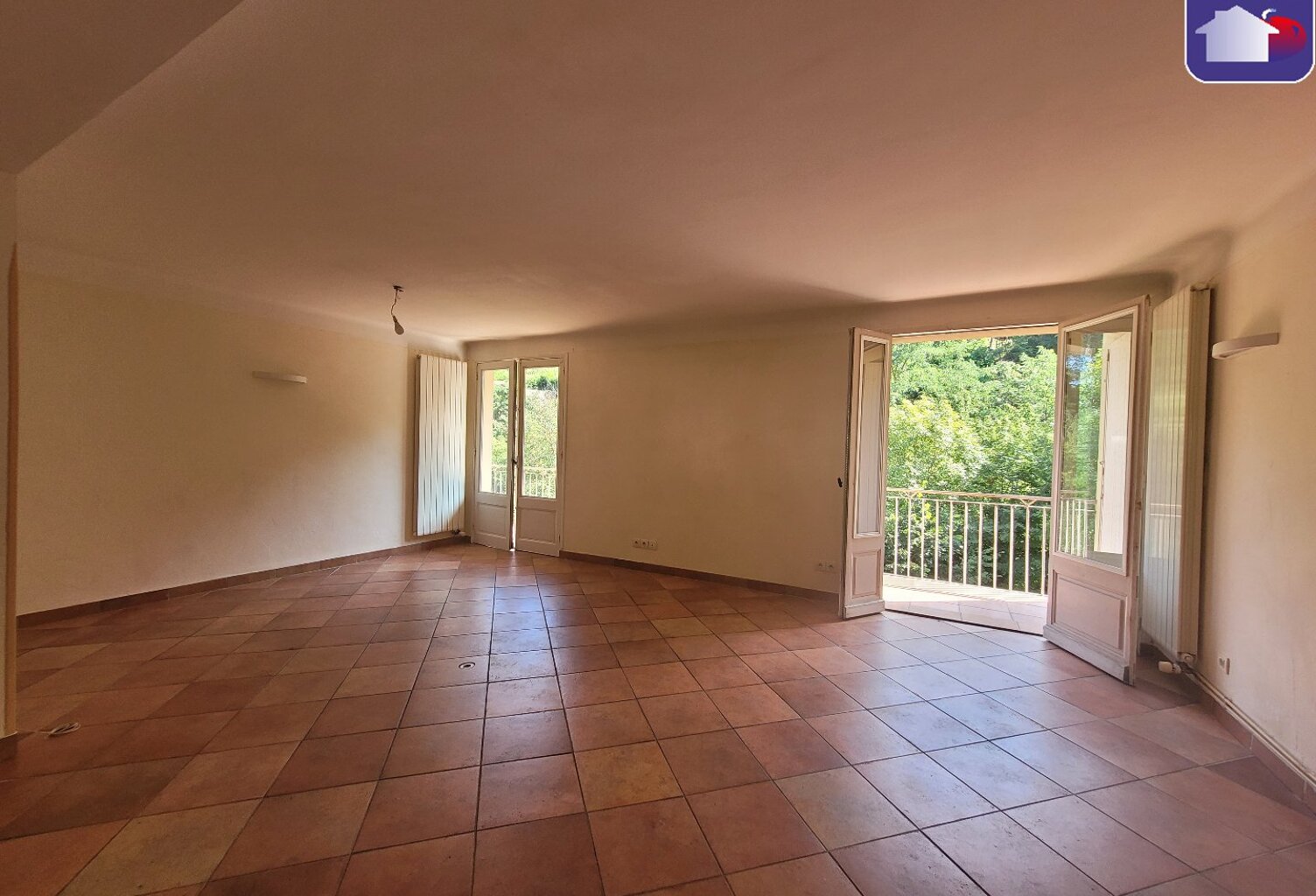 T3 BALCON GARAGE CAVE — photo 1