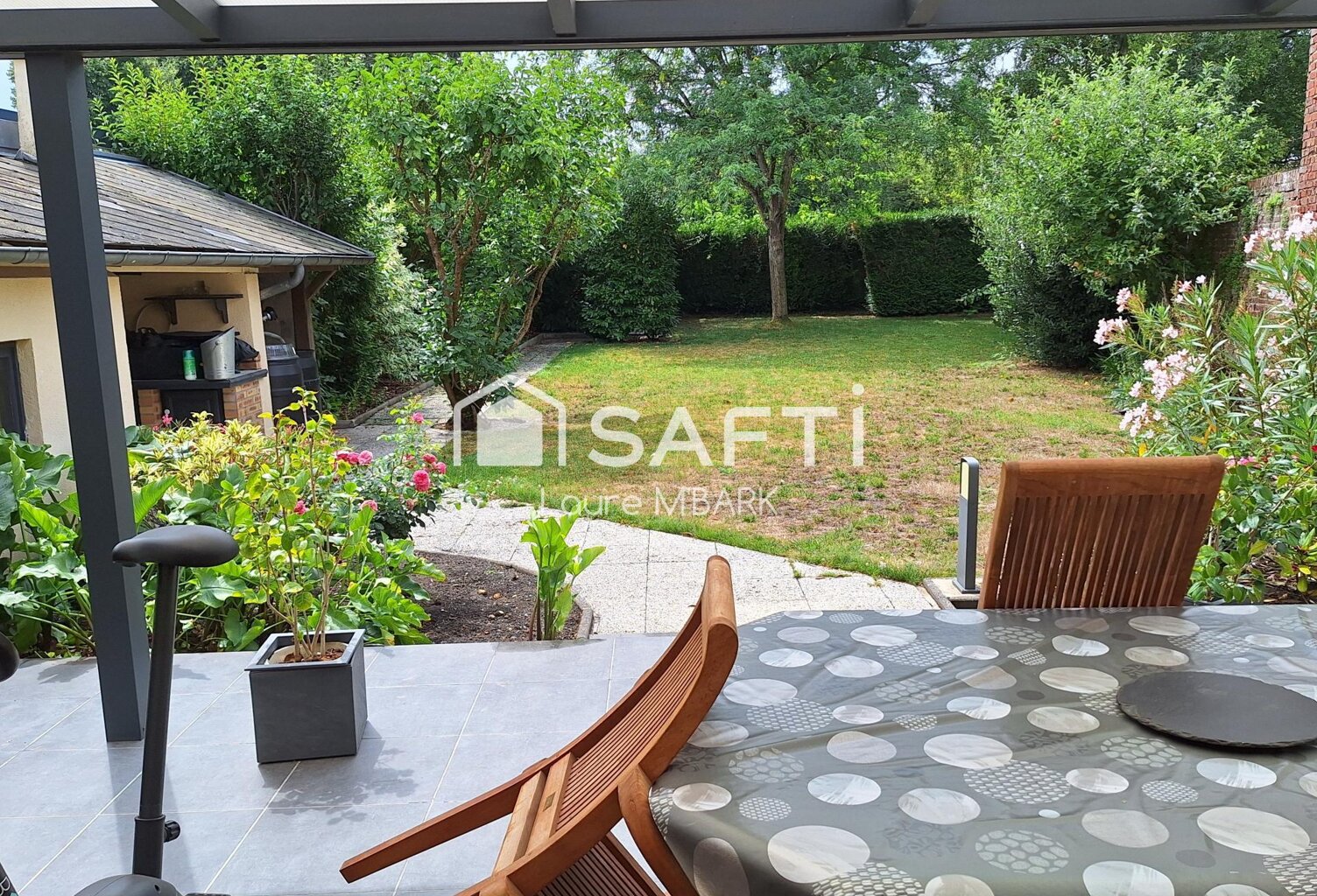 MAISON INDIVIDUELLE VILLE AVEC GRAND JARDIN — photo 1