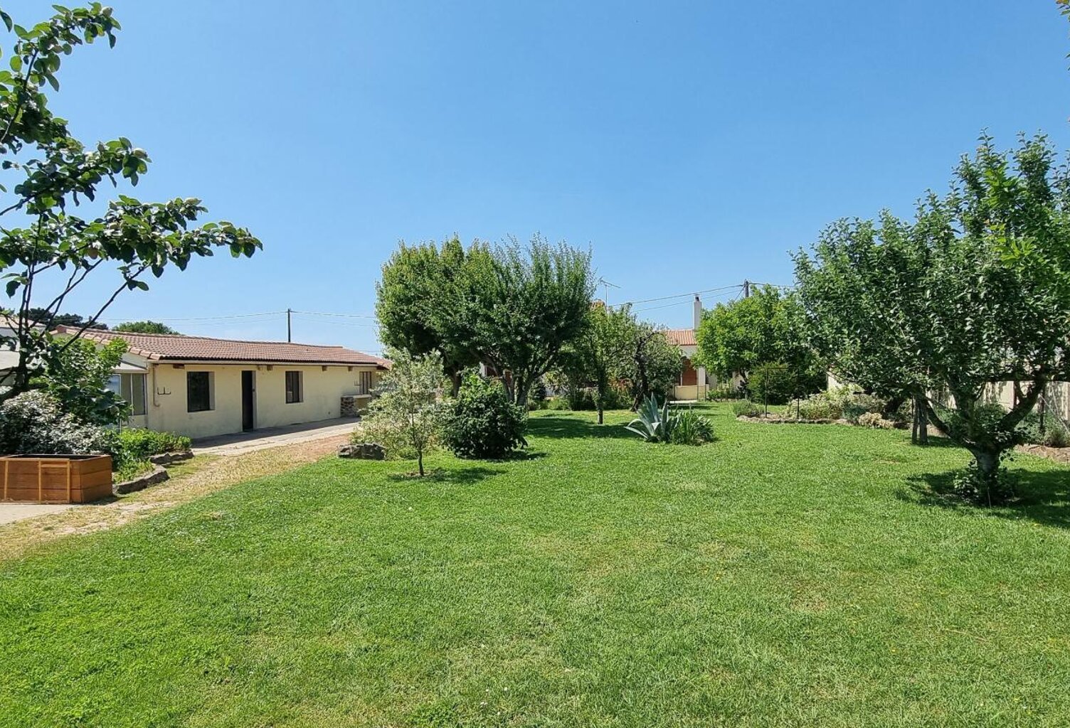 Terrain constructible de 1024m² — photo 1