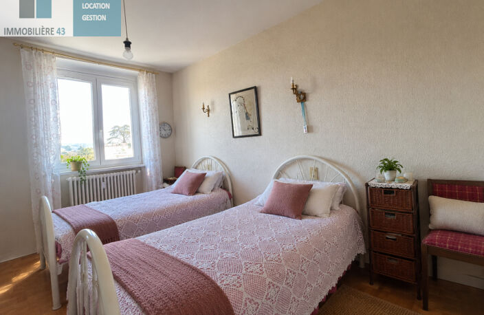 T4 106 m2 + garage et cave dans résidence avec ascenseur  LE PUY — photo 5
