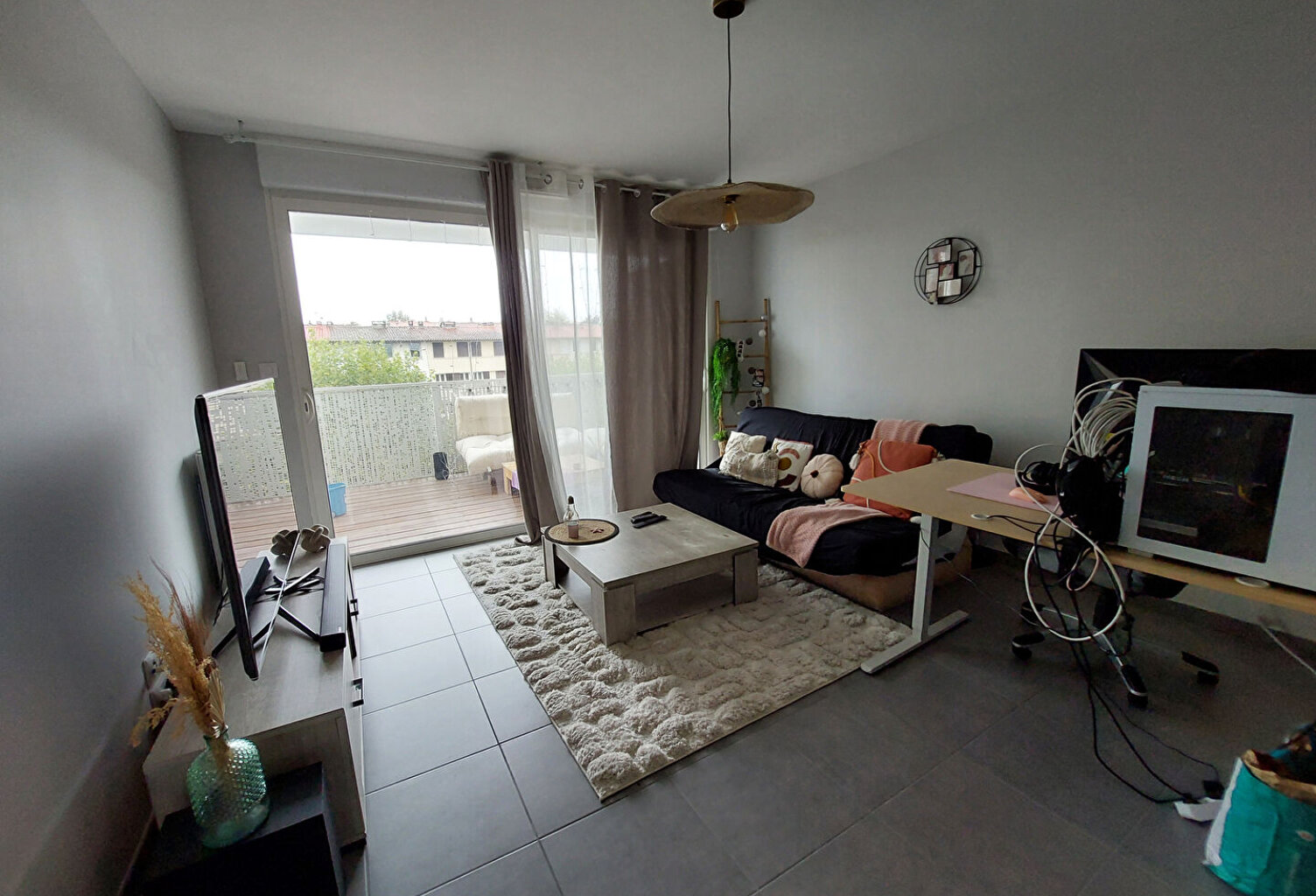 Appartement T2, terrasse, cave et parking - ONET-LE-CHATEAU — photo 1