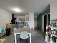Appartement T2, terrasse, cave et parking - ONET-LE-CHATEAU — photo 3