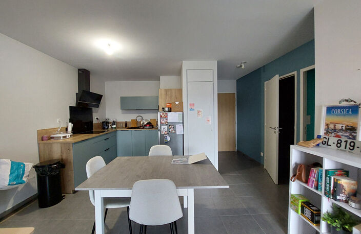 Appartement T2, terrasse, cave et parking - ONET-LE-CHATEAU — photo 3
