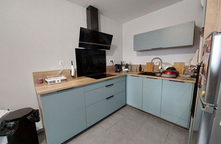 Appartement T2, terrasse, cave et parking - ONET-LE-CHATEAU — photo 4