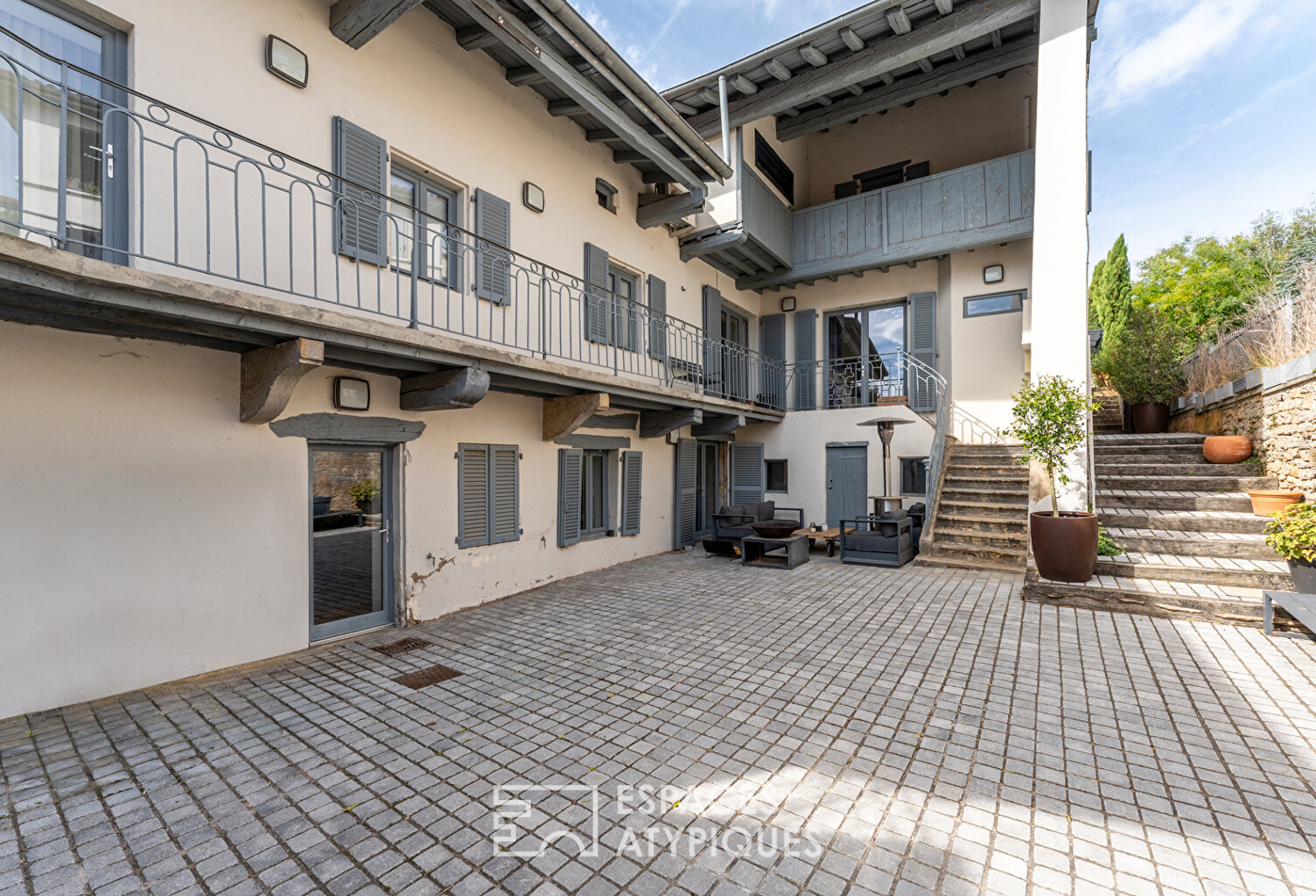 Maison avec piscine en plein coeur de Saint Cyr — photo 1