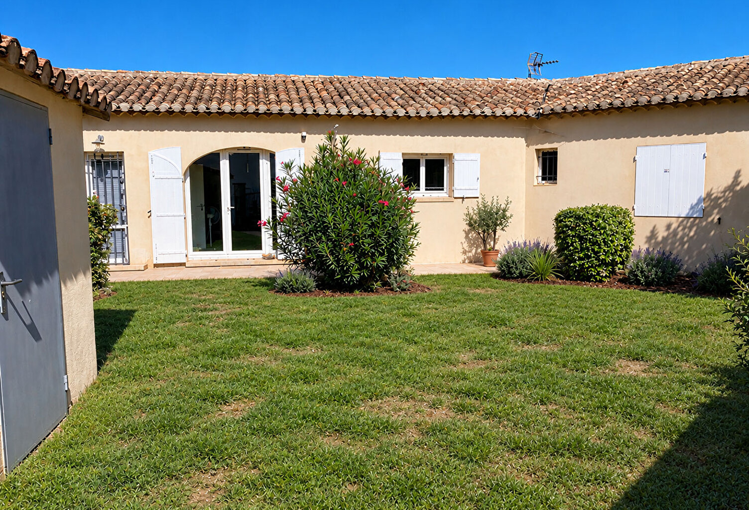 Saint Martin de Crau : Charmante Maison de plain-pied , proche centre-ville — photo 1