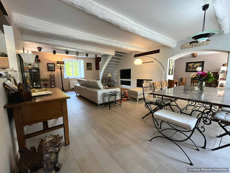 Ancienne ferme provençale de 170 m² avec piscine et dépendances sur 5 131 m² — photo 1