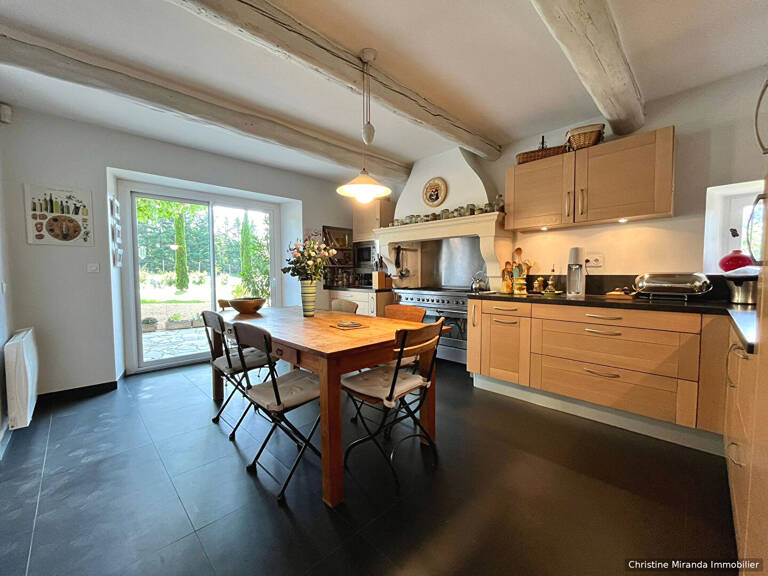 Ancienne ferme provençale de 170 m² avec piscine et dépendances sur 5 131 m² — photo 1