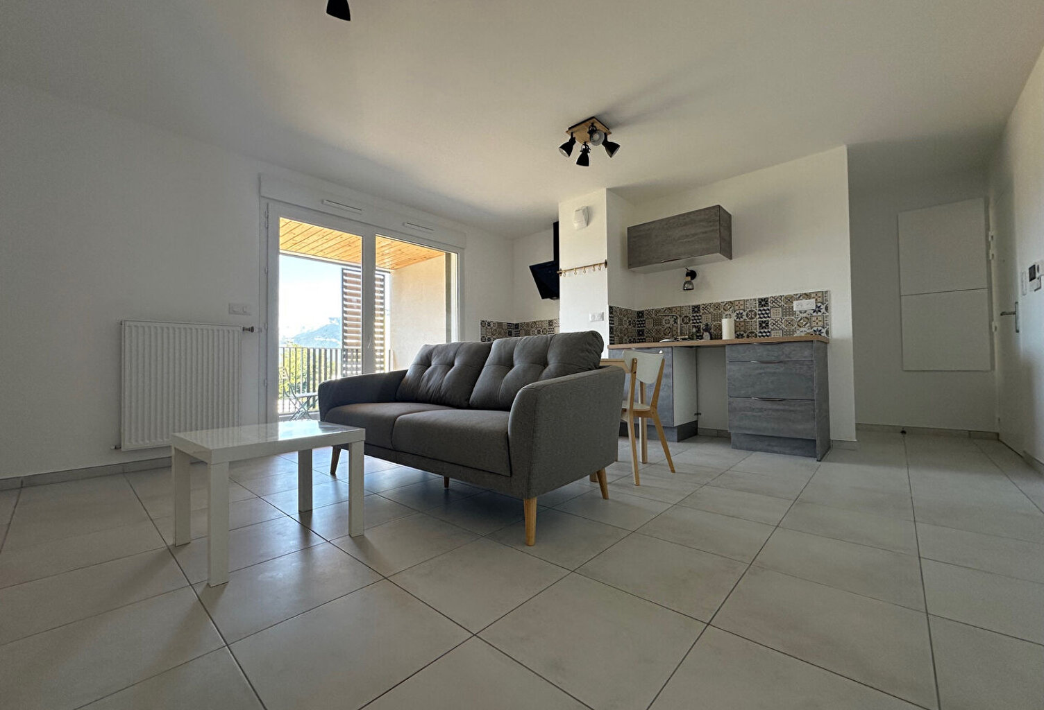 T2 MEUBLE MONTMELIAN — photo 1