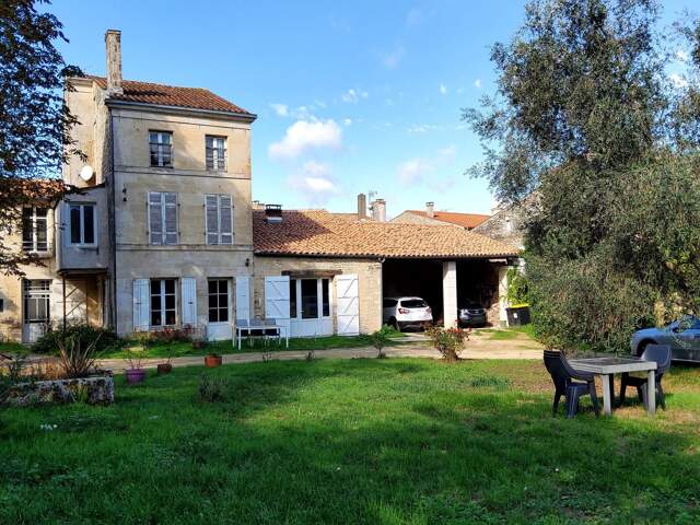Jolie Maison de caractère Beauvoir sur Niort — photo du bien