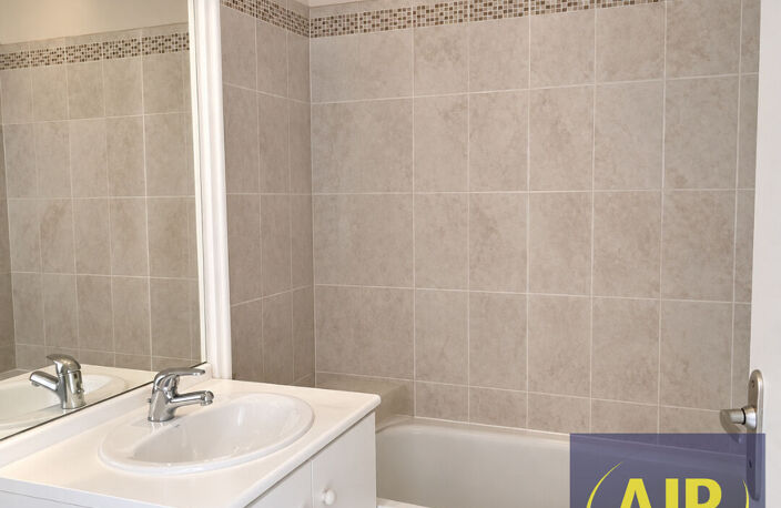 NANTES SAINT-FÉLIX T2 DE 45 M² À RAFRAÎCHIR BEAU POTENTIEL — photo 3