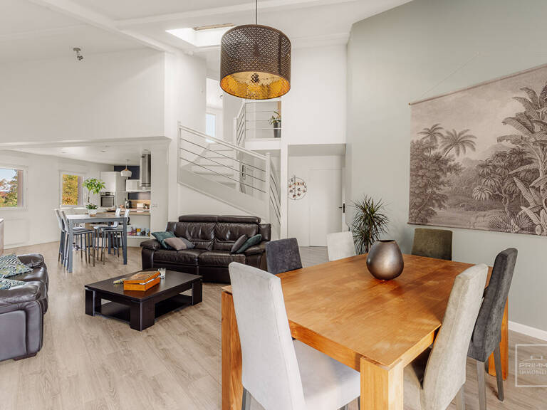 Toit-terrasse en duplex sur Saint-Genis-les-Ollières, 4 chambres, garage, parking, cave. — photo 1