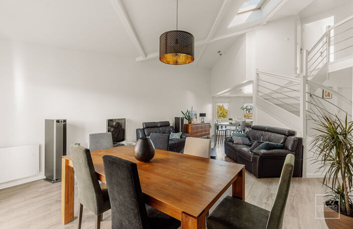 Toit-terrasse en duplex sur Saint-Genis-les-Ollières, 4 chambres, garage, parking, cave. — photo 2