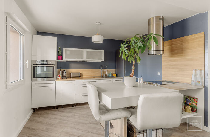 Toit-terrasse en duplex sur Saint-Genis-les-Ollières, 4 chambres, garage, parking, cave. — photo 3