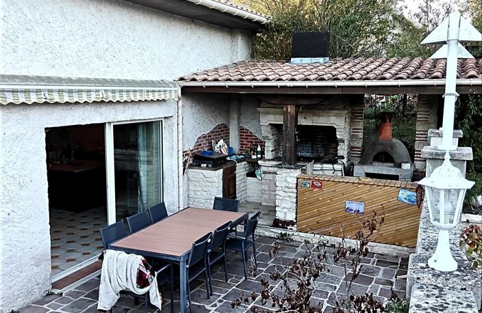 MAISON DE VILLAGE DE 300 MÈTRES CARRÉS SUR UN TERRAIN DE 650 MÈTRES CARRÉS UN TRÈS GRAND ESPACE À VIVRE 4 CHAMBRES 2 SALLES DE BAIN — photo 2