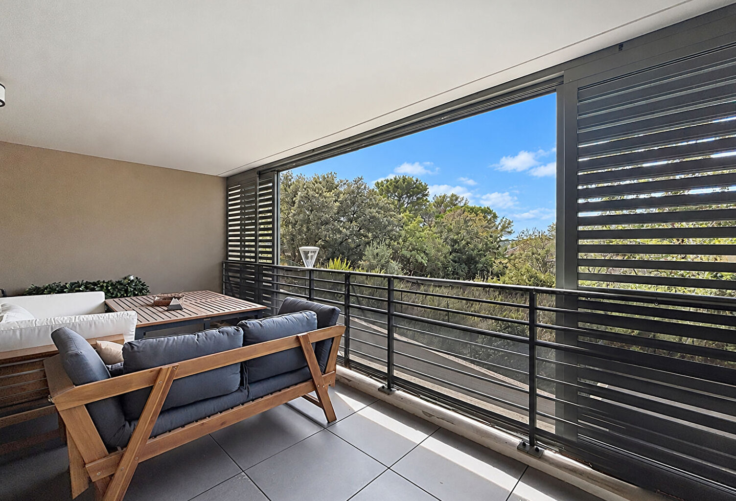 FREJUS - T2 RESIDENCE RECENTE - LUMINEUX - GARAGE — photo 1