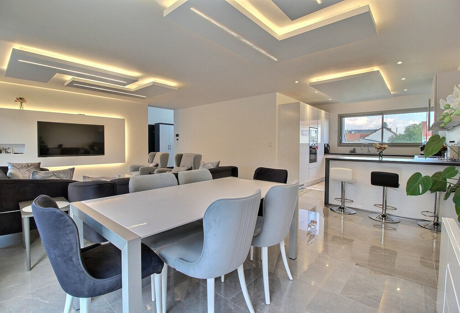 Maison d'architecte neuve 6 pièces à vendre à Ormes - Grand standing — photo 1