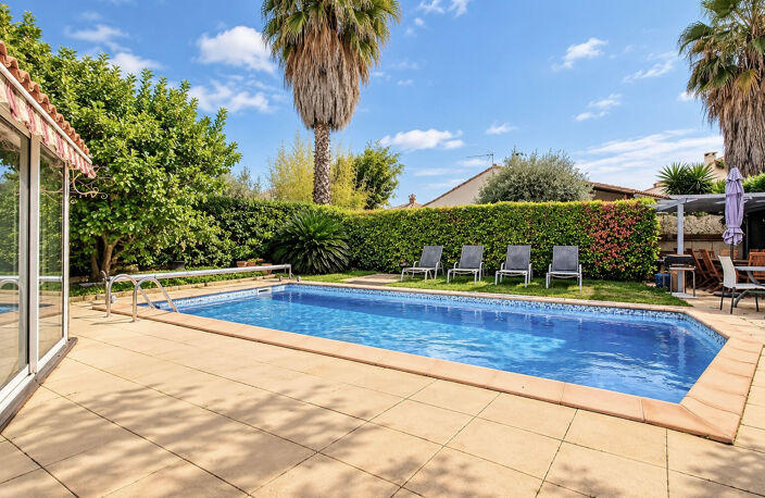 MARIGNANE ? MAISON DE 130 M² AVEC 4 CHAMBRES DONT 2 DE PLAIN-PIED, PISCINE ET JARDIN AVEC CUISINE D'ÉTÉ — photo 2