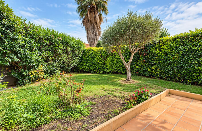 MARIGNANE ? MAISON DE 130 M² AVEC 4 CHAMBRES DONT 2 DE PLAIN-PIED, PISCINE ET JARDIN AVEC CUISINE D'ÉTÉ — photo 3