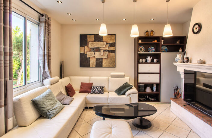 MARIGNANE ? MAISON DE 130 M² AVEC 4 CHAMBRES DONT 2 DE PLAIN-PIED, PISCINE ET JARDIN AVEC CUISINE D'ÉTÉ — photo 4