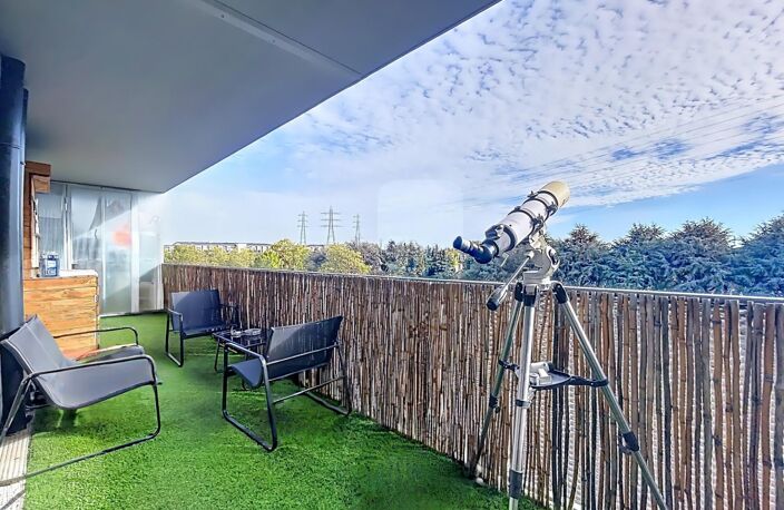 T5 DE 94 m² AVEC TERRASSE, BALCON ET 2 PARKINGS — photo 2