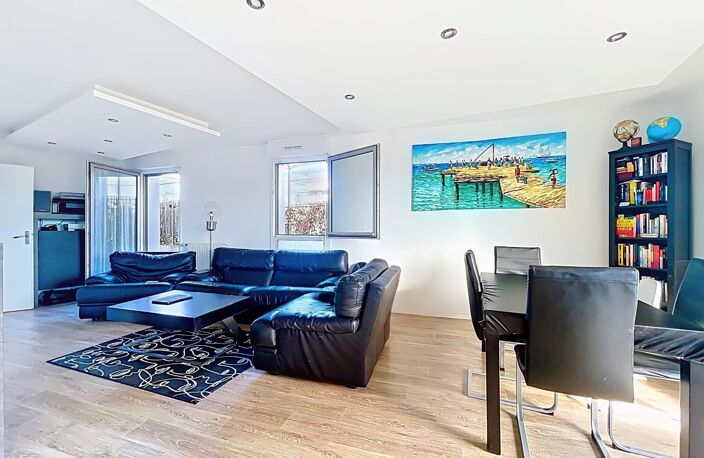 T5 DE 94 m² AVEC TERRASSE, BALCON ET 2 PARKINGS — photo 4