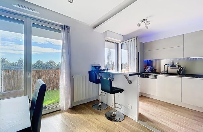 T5 DE 94 m² AVEC TERRASSE, BALCON ET 2 PARKINGS — photo 5