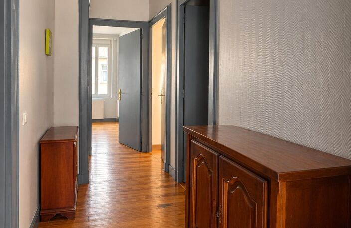 T3 TRAVERSANT DE 71M² - NANSOUTY - LIMITE SAINT-GENES - CHARME DE L'ANCIEN — photo 4