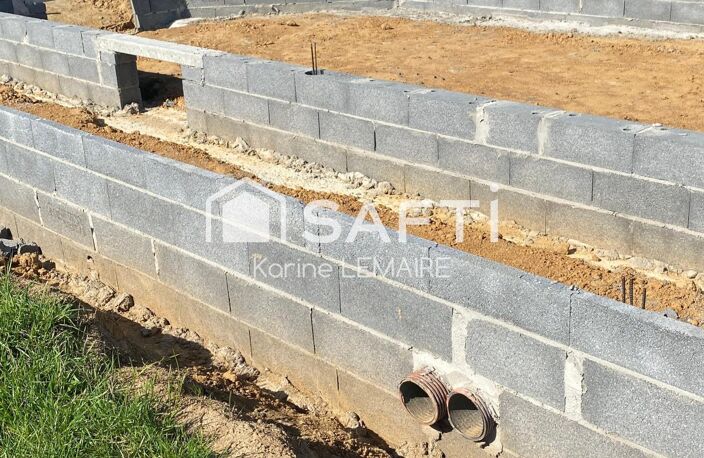 Terrain constructible. Façade 32m. Proche frontière. — photo 4