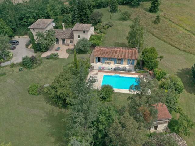 Propriété 2 maisons sur 1,4 Ha avec piscine — photo du bien