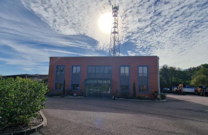 Le bien étudié est un ensemble immobilier à usage professionnel situé dans la zone d'activités d'Ennery, à proximité immédiate de Cergy-Pontoise et des principaux axes routiers du secteur, notamment l'A15 et la N184. — photo 3