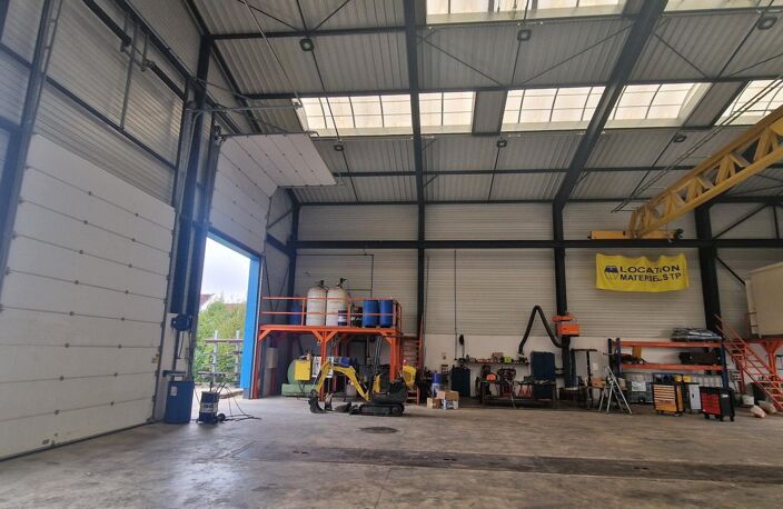 Le bien étudié est un ensemble immobilier à usage professionnel situé dans la zone d'activités d'Ennery, à proximité immédiate de Cergy-Pontoise et des principaux axes routiers du secteur, notamment l'A15 et la N184. — photo 4