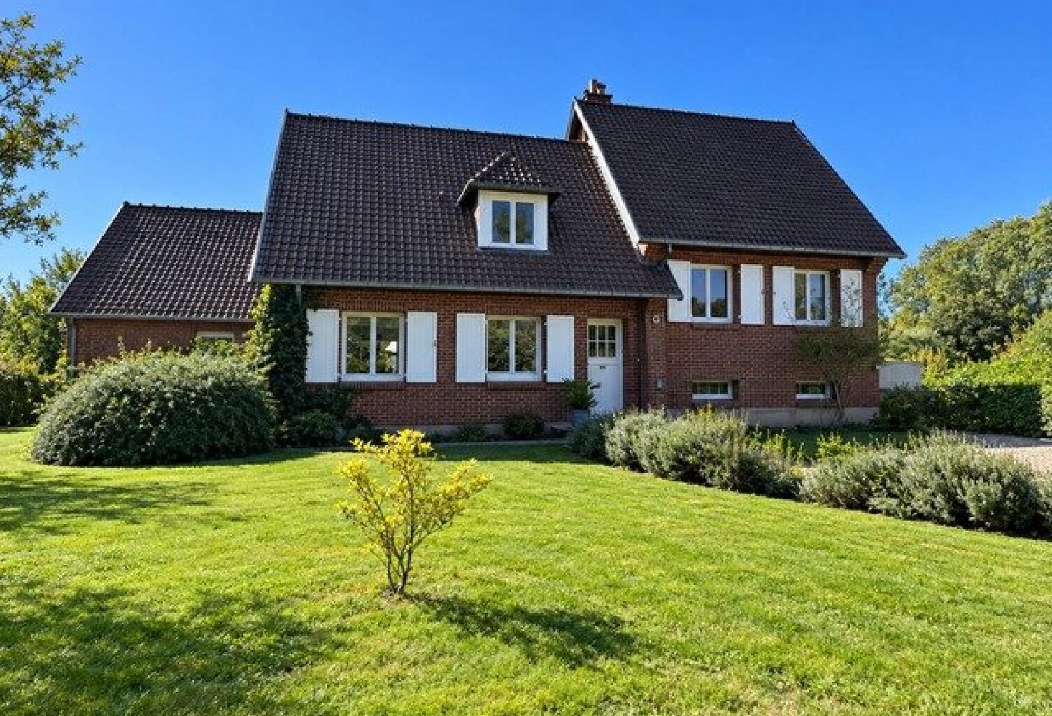 GRUSON  SUPERBE MAISON D'ARCHITECTE DE 193 M² AU CUR D'UN ÉCRIN DE VERDURE ! — photo 1