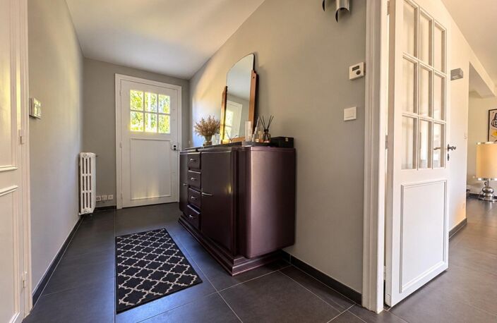 GRUSON  SUPERBE MAISON D'ARCHITECTE DE 193 M² AU CUR D'UN ÉCRIN DE VERDURE ! — photo 2