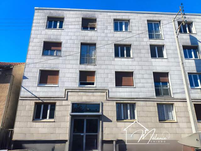 Appartement lumineux une chambre, cave , emplacement parking — photo du bien