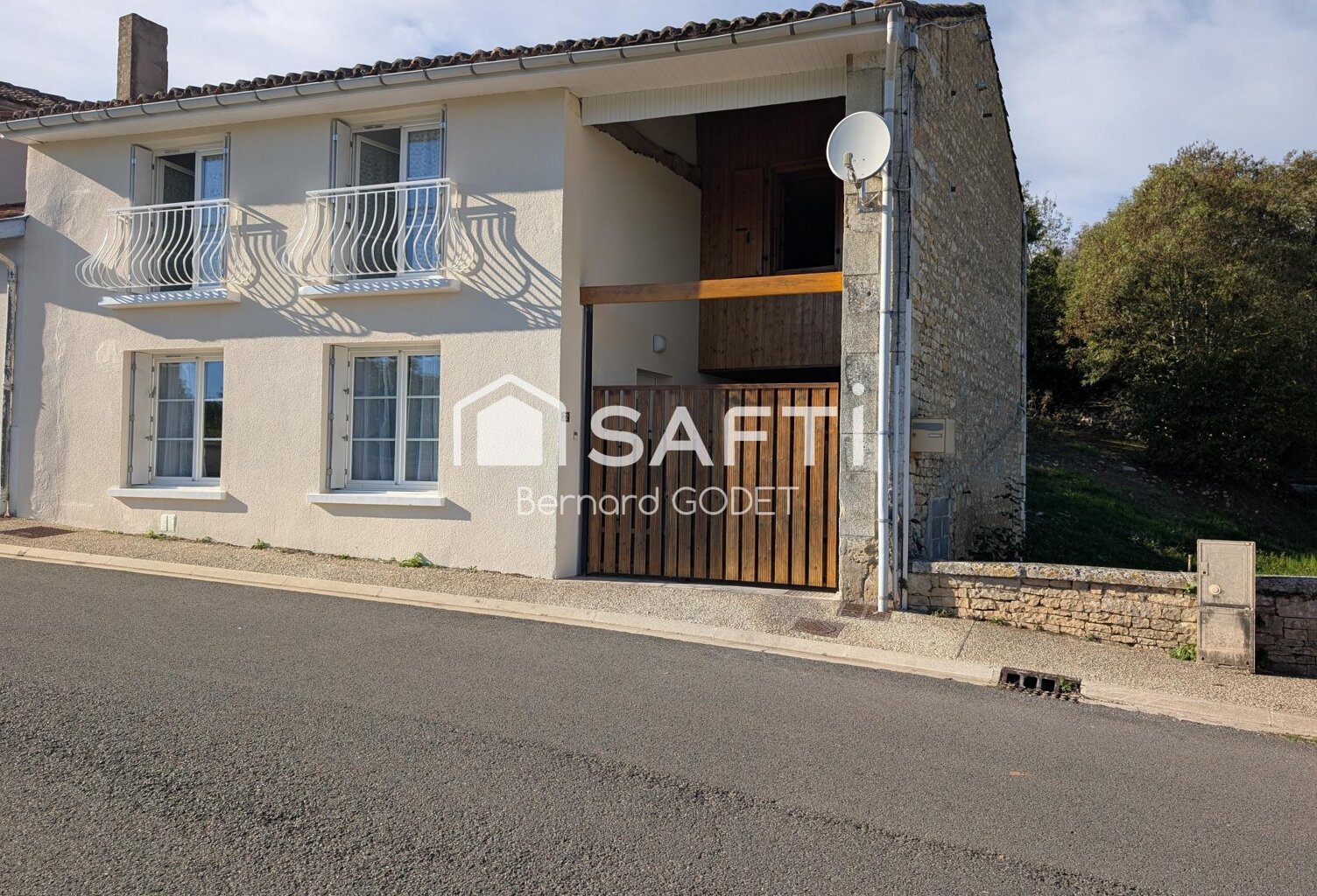 Maison rénovée, terrain constructible et vue campagne ! — photo 1