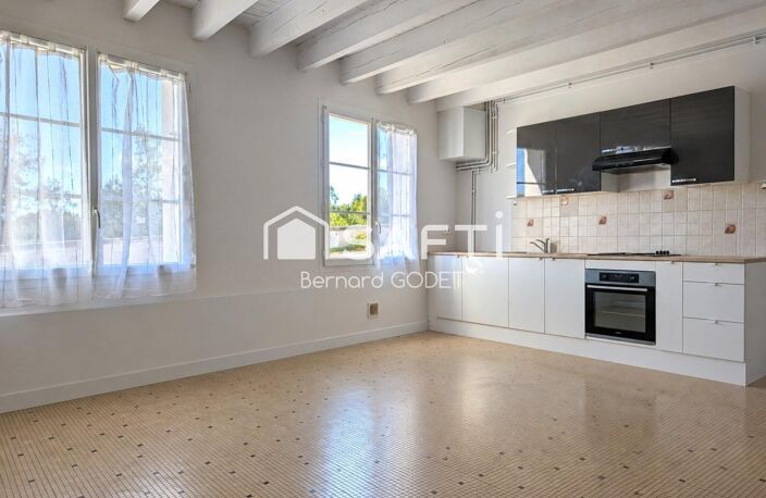 Maison rénovée, terrain constructible et vue campagne ! — photo 2