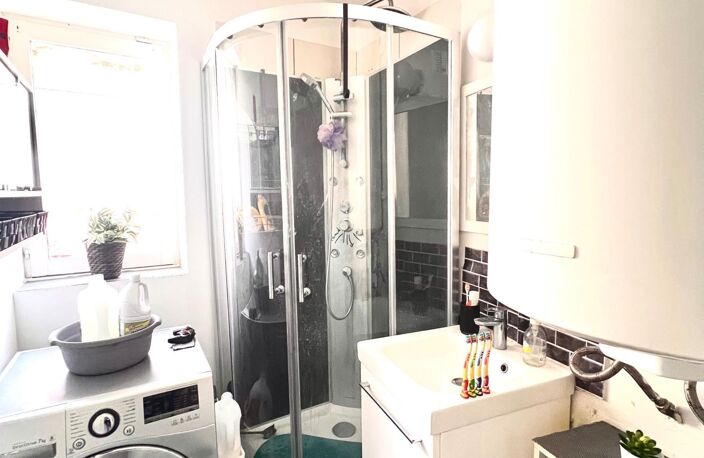 ROEULX  Maison de ville semi-individuelle avec garage, cour et 3 chambres ! — photo 5