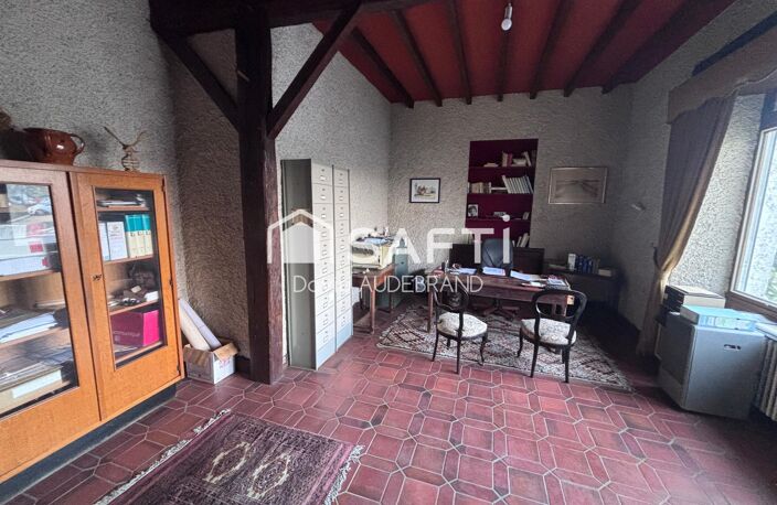 Bâtisse de plus de 325 m² — photo 2
