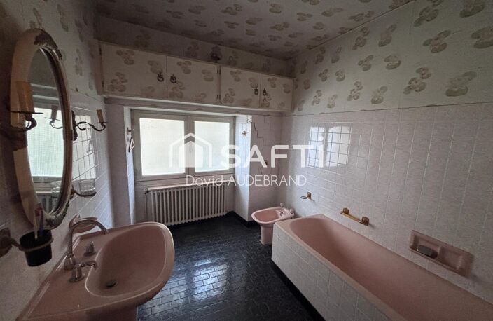 Bâtisse de plus de 325 m² — photo 4