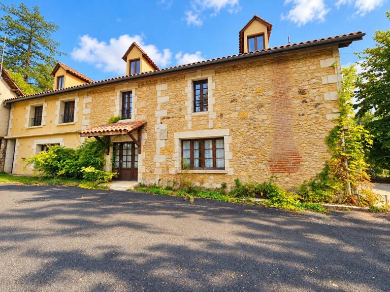 Un ensemble immobilier atypique de 412 m² — photo 1