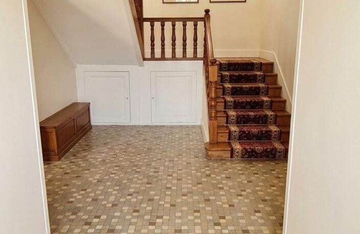 Immeuble avec 3 appartements, dépendance et terrain — photo 3
